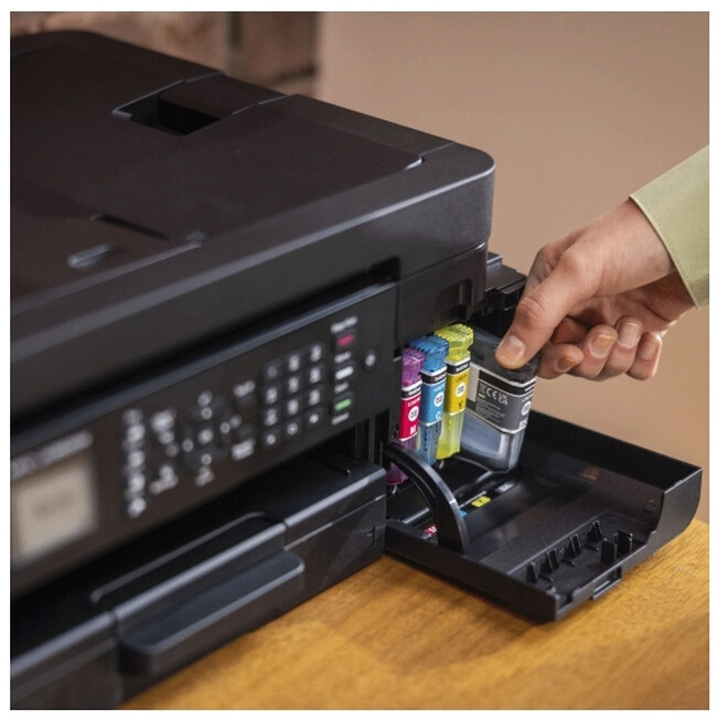 Консуматив - Brother LC527BK Black Ink Cartridge for MFCJ5010DW/MFCJ5110DW - 1300 page yield