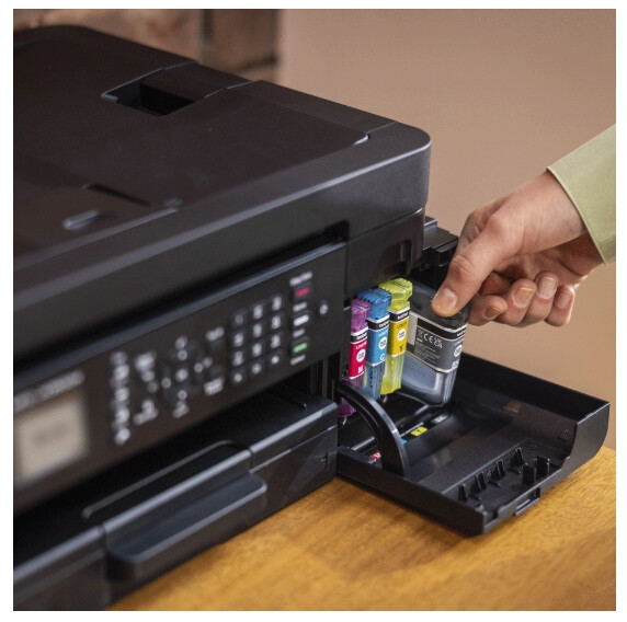 Консуматив - Brother LC527Y Yellow Ink Cartridge for MFCJ5010DW/MFCJ5110DW - 900 page yield